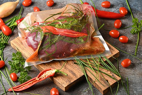 Sous vide vorgaren verkürzt die Zeit auf dem Grill