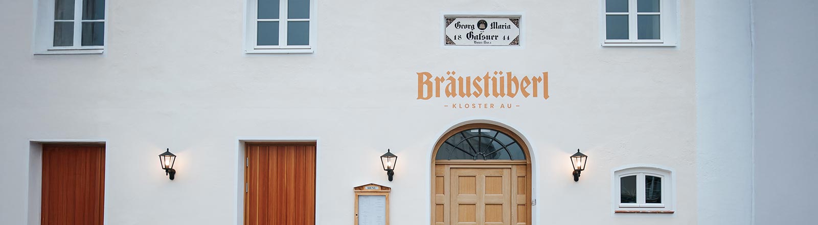 Braustüberl Schrift auf dem Gebäude